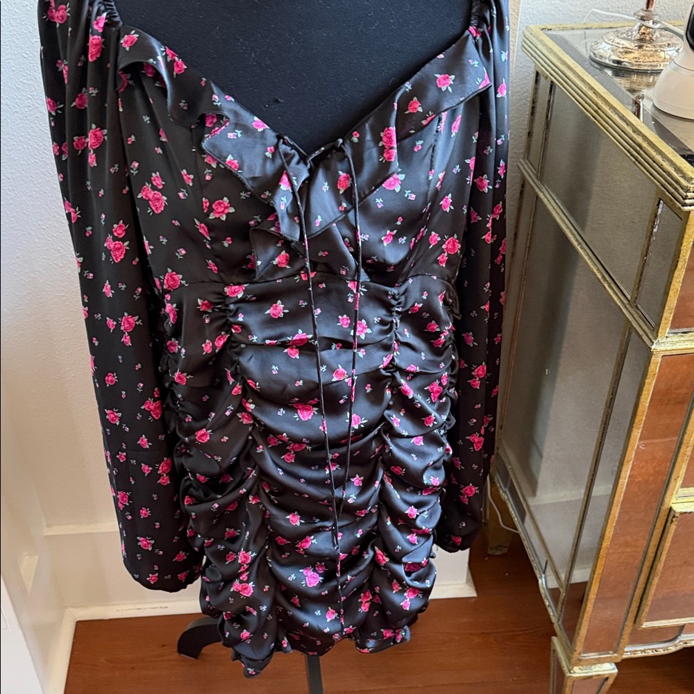 Forever 21 Black Floral Ruched Mini Dress Size Small NWT